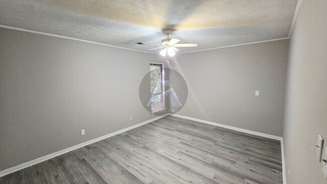 Building Photo - 2646 Briarwood Dr SE