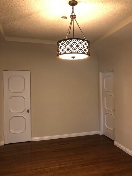 Building Photo - 4235 Degnan Blvd