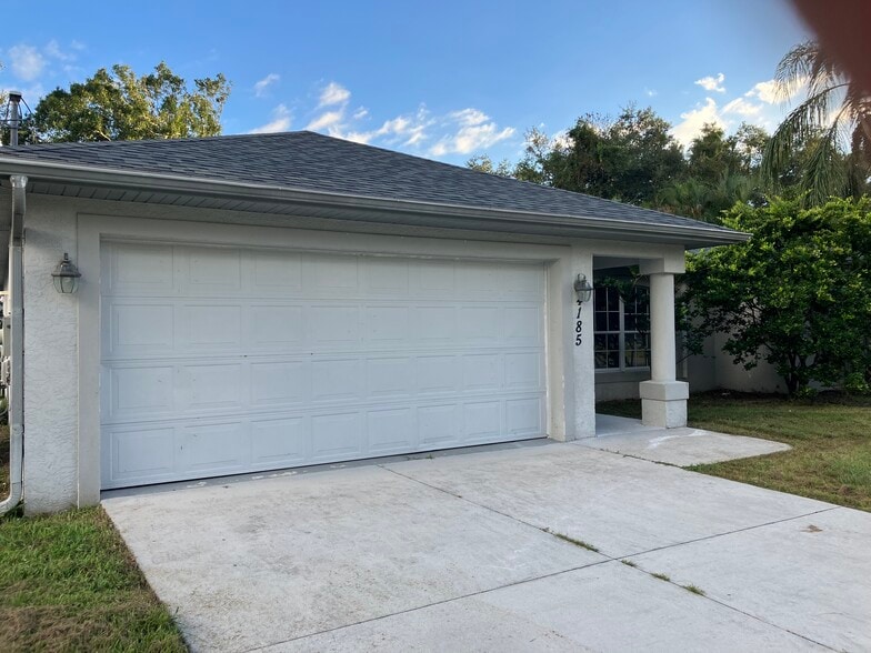 Building Photo - 4185 Simkins Ave