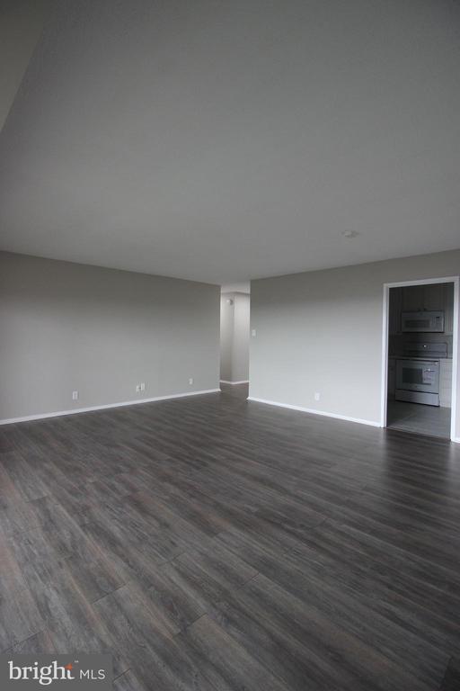 Building Photo - 307 Yoakum Pkwy