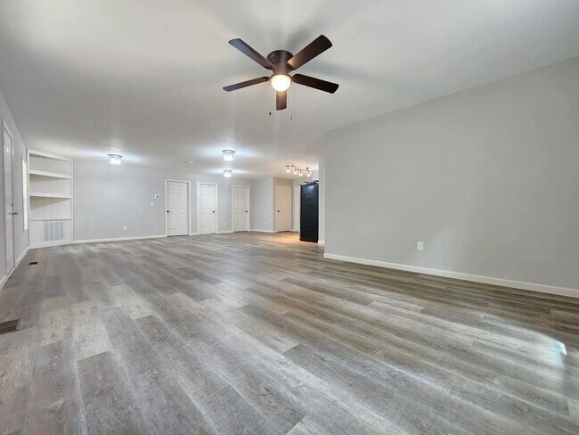 Building Photo - Stunning 3-Bedroom All-Brick Home with New Appliances & Large Deck in Kodak, TN