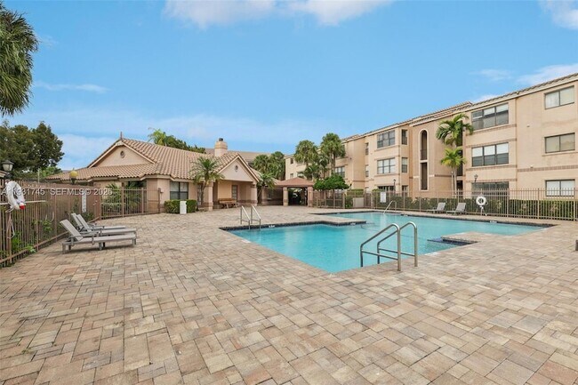 Building Photo - 2926 S University Dr