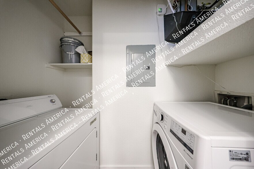 Building Photo - 5302 E Van Buren St