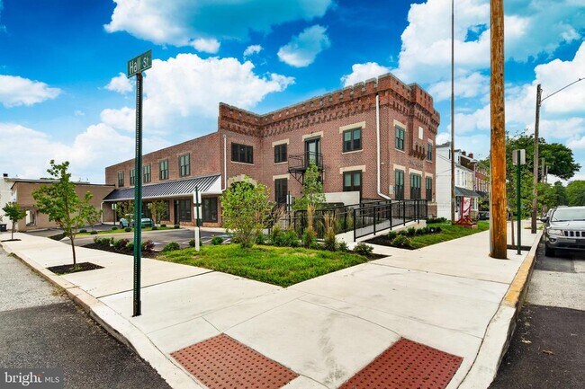 Building Photo - 123 S Main St