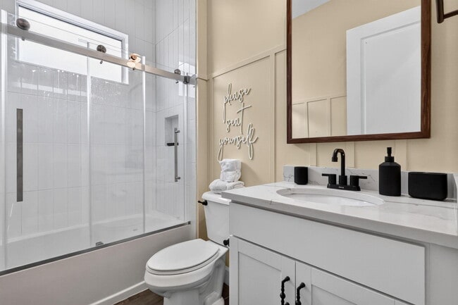 Building Photo - 15660 Goldfinch Cir