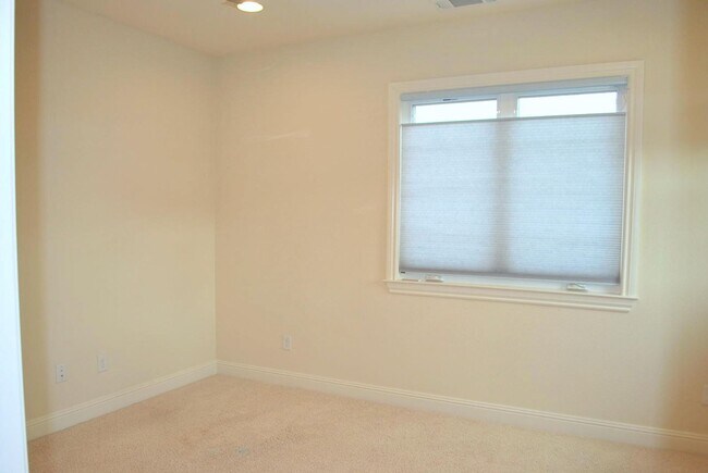 Building Photo - 3502 Cinnamon Ridge Rd