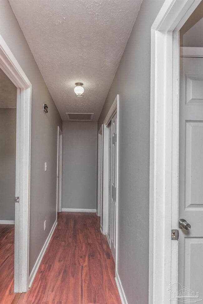 Building Photo - 525 Quigley Rd