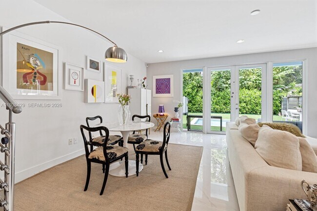 Building Photo - 2930 Catalina St