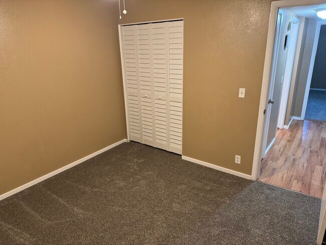 Building Photo - Magnussen Apartments