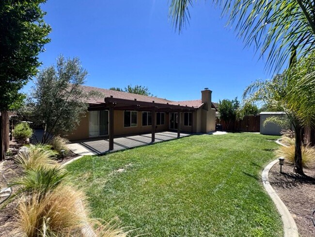 Building Photo - Available for LEASE! 3 bedroom 2 bathroom ...