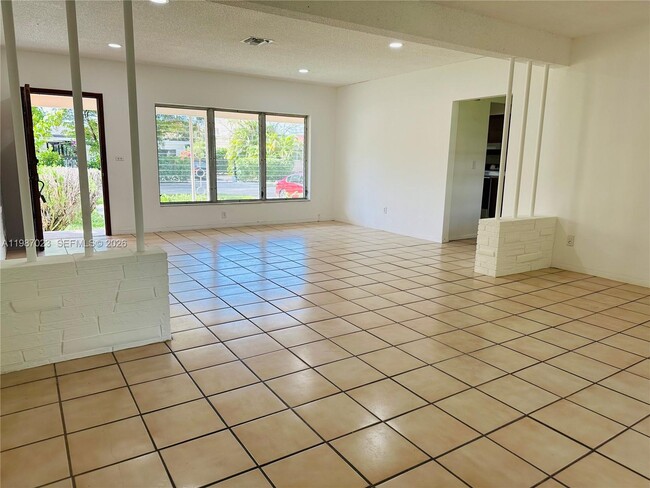 Building Photo - 5705 SW 39th St