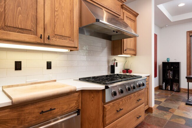 Building Photo - Stunning Furnished Estate in Pronghorn