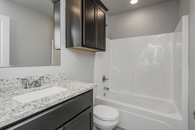 Building Photo - 1362 Kingsgate Dr