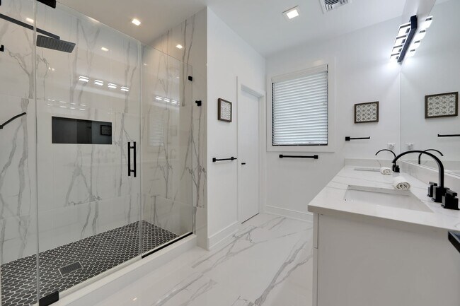 Building Photo - 528 Sagamore Ave