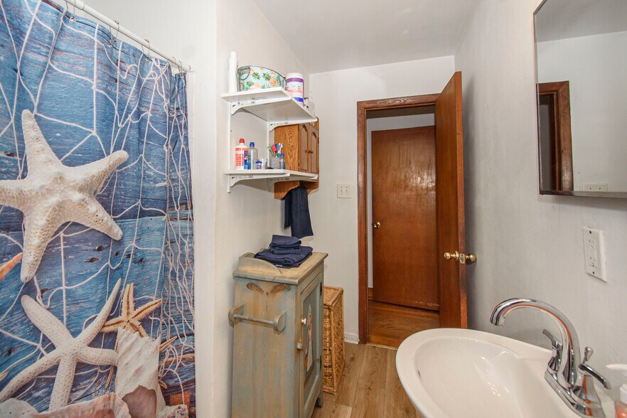 Building Photo - 206 Broce Dr