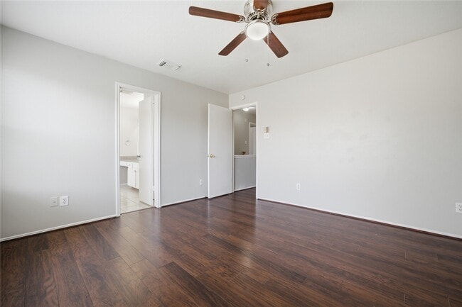 Building Photo - 2034 Greenwest Dr