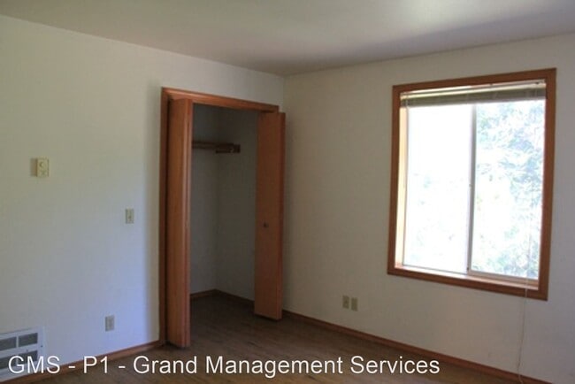 Building Photo - 2 br, 1 bath Apartment - Sea Mist Apartmen...