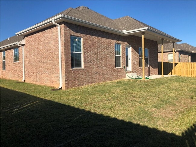 Building Photo - 448 Fox Cir