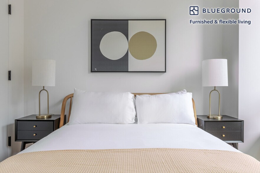 Building Photo - 482 Kent Ave