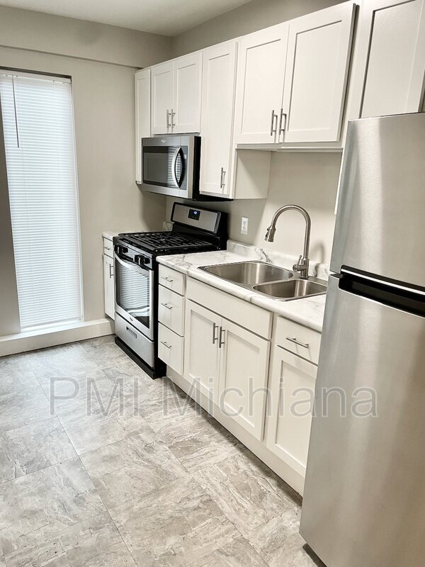 Building Photo - 514 W Madison St