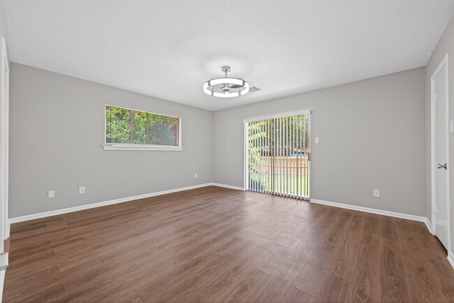 Building Photo - 105 Glenmora Ct