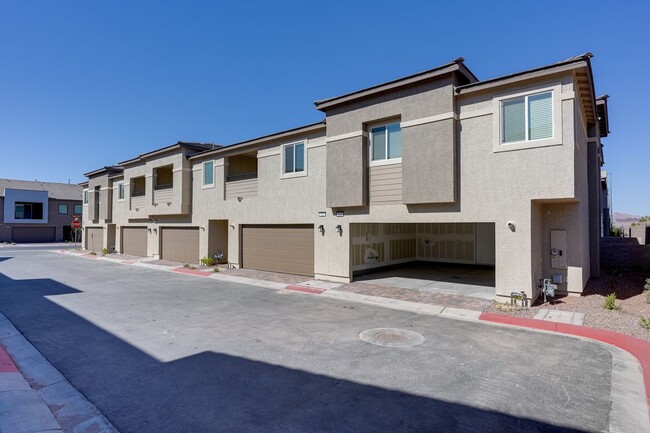 Building Photo - NEW BUILD 3 BEDROOM TOWNHOME IN CADENCE