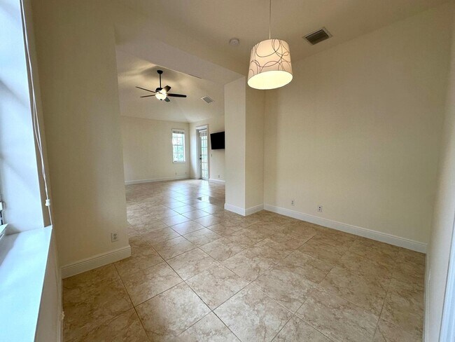 Building Photo - 224 W Bay Cedar Cir