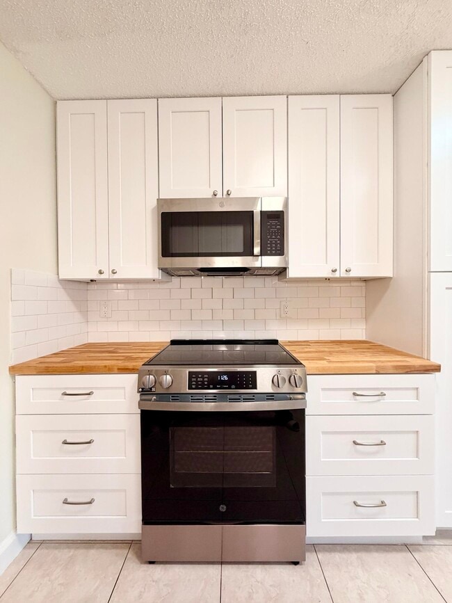 Building Photo - 14349 Campanelli Dr