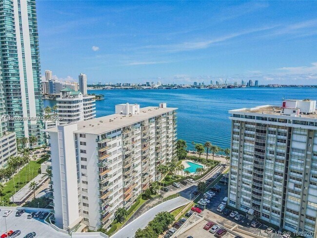 Building Photo - 1408 Brickell Bay Dr