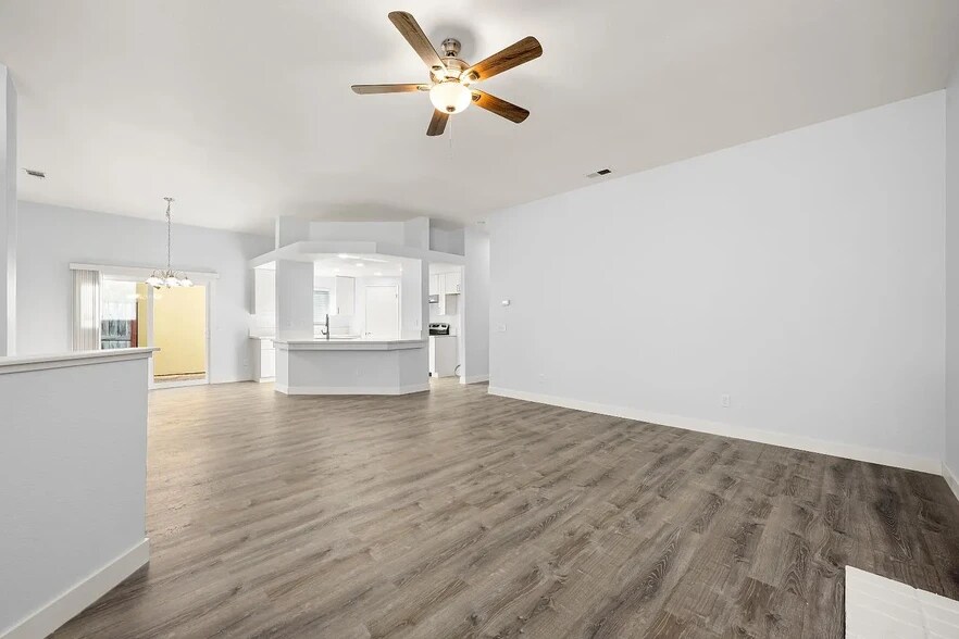Building Photo - 6643 Laguna Park Dr