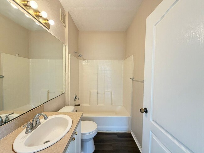 Building Photo - 3319 S Kirkman Rd