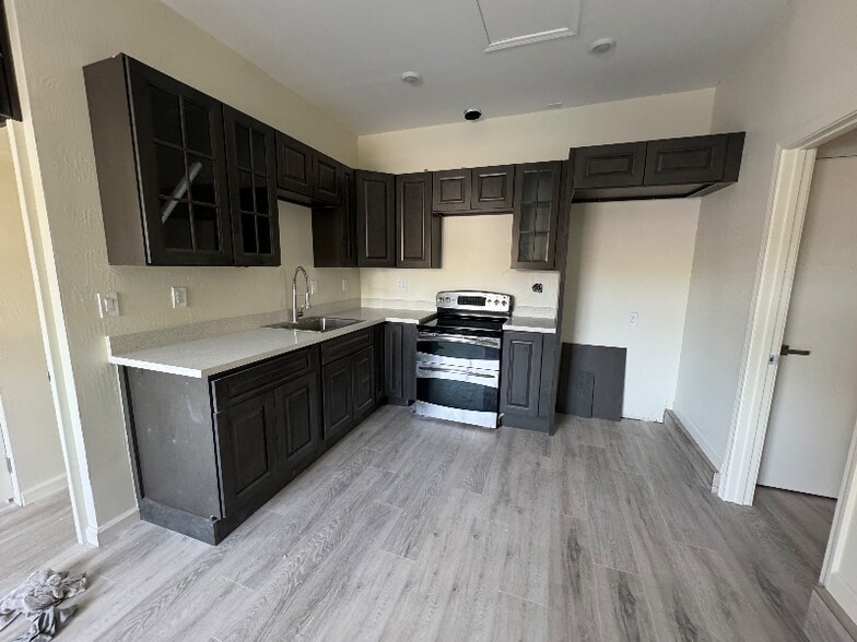 Building Photo - 33343 5th St