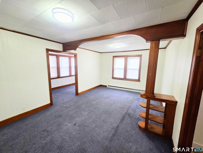 Building Photo - 387 Putnam Pike