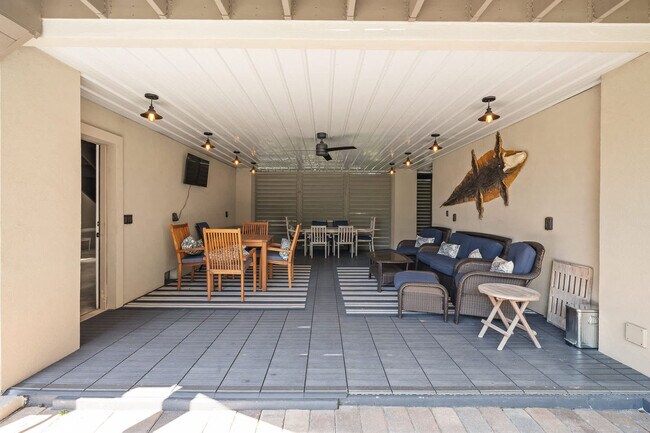 Building Photo - 430 Arricola Ave