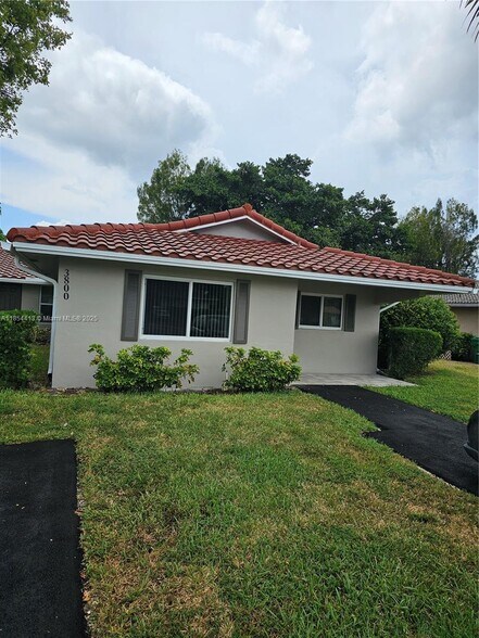 Primary Photo - 3800 NW 110th Ave