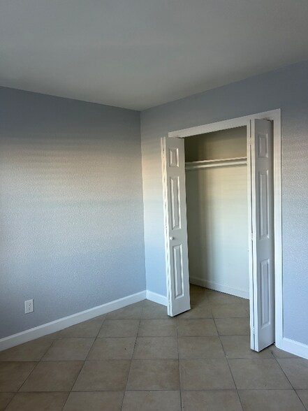 Building Photo - 645 Beachcomber Ln