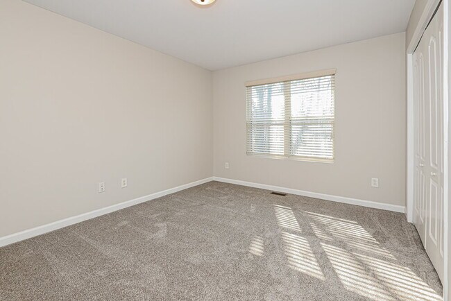 Building Photo - 94 Hood Park Dr