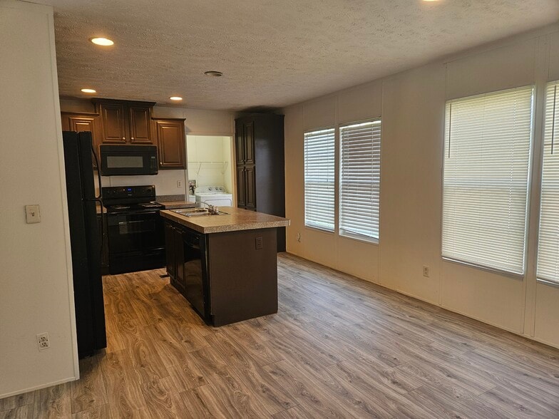Building Photo - 240 Camden Crossing