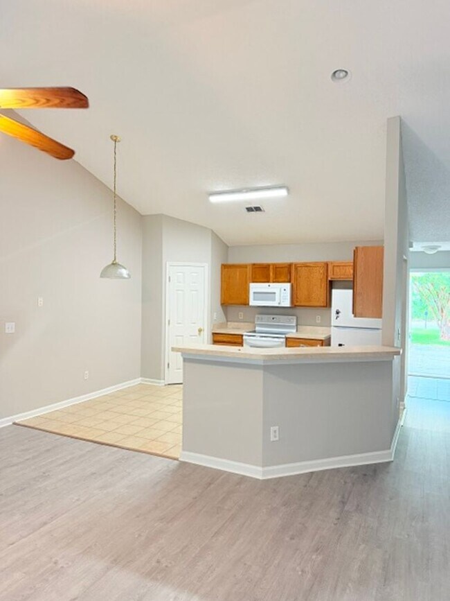 Building Photo - 25 Ryarbor Dr