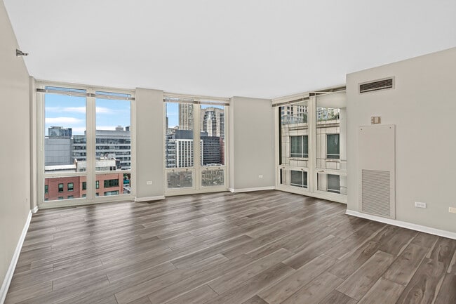 Building Photo - 345 N La Salle Dr