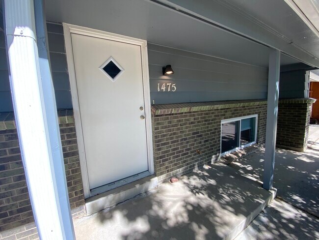 Building Photo - 1475 Chambers Dr