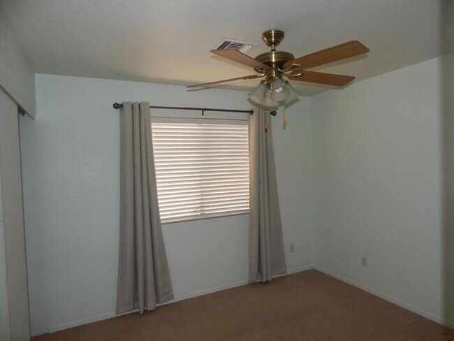 Building Photo - HOUSE FOR RENT