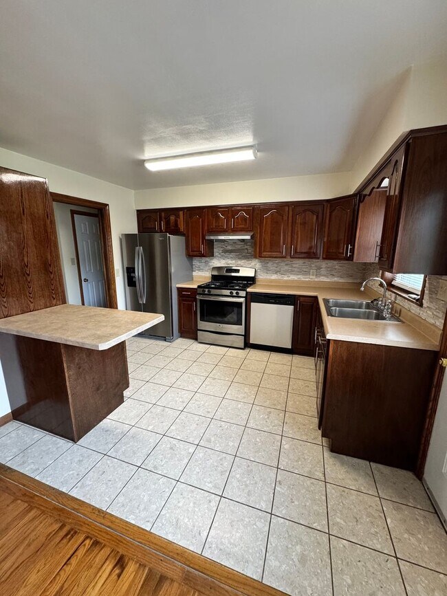 Building Photo - 5001 Sampson Dr