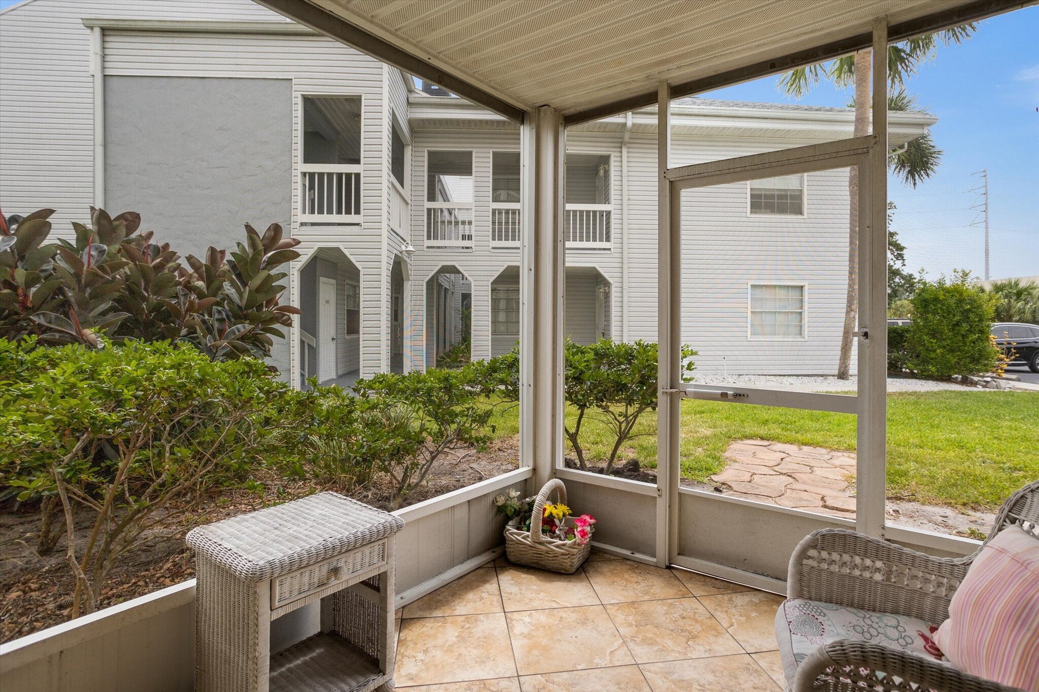 screened patio - 6931 Stones Throw Cir N