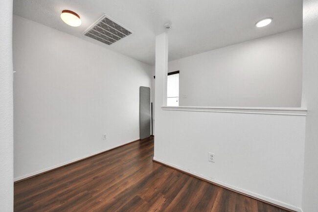 Building Photo - 5922 Hollister Cole