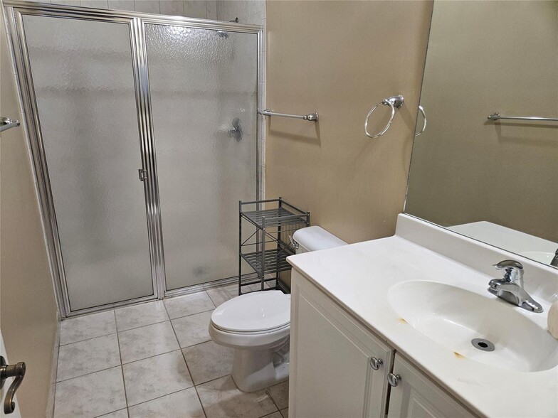 Building Photo - 9082 Plymouth Pl