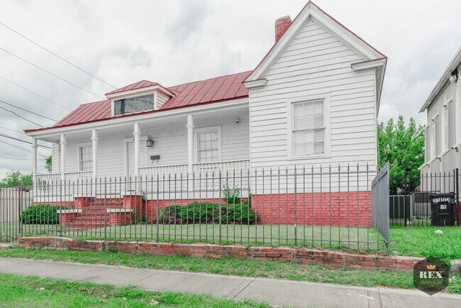 Building Photo - 411 11th St