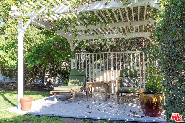 Building Photo - 6557 Wandermere Rd