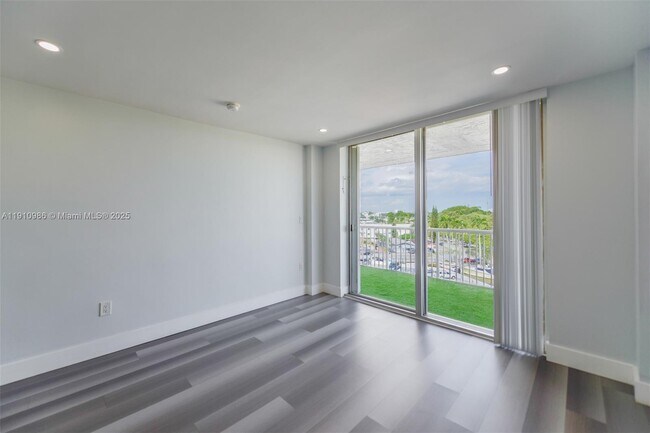 Building Photo - 1800 NW 24th Ave