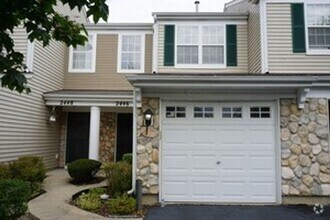 Building Photo - Excellent 2 Bedroom 1.5 Bath and I car att...